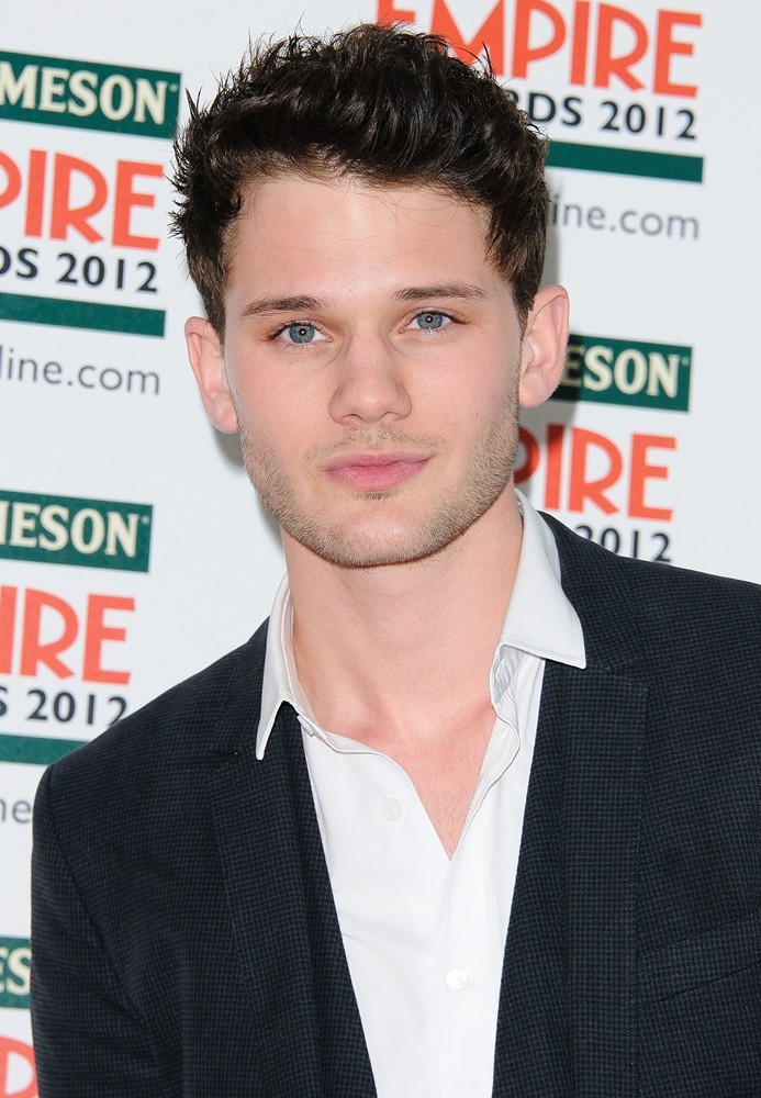 jeremy-irvine-empire-film-awards-2012-ar