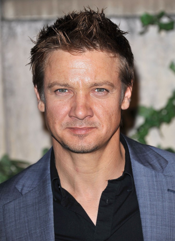 jeremy-renner-muta-party-03.jpg