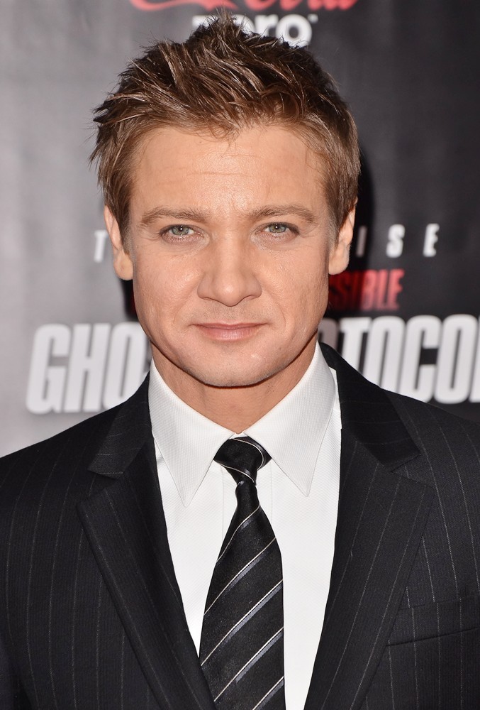 Jeremy Renner - HD Wallpapers