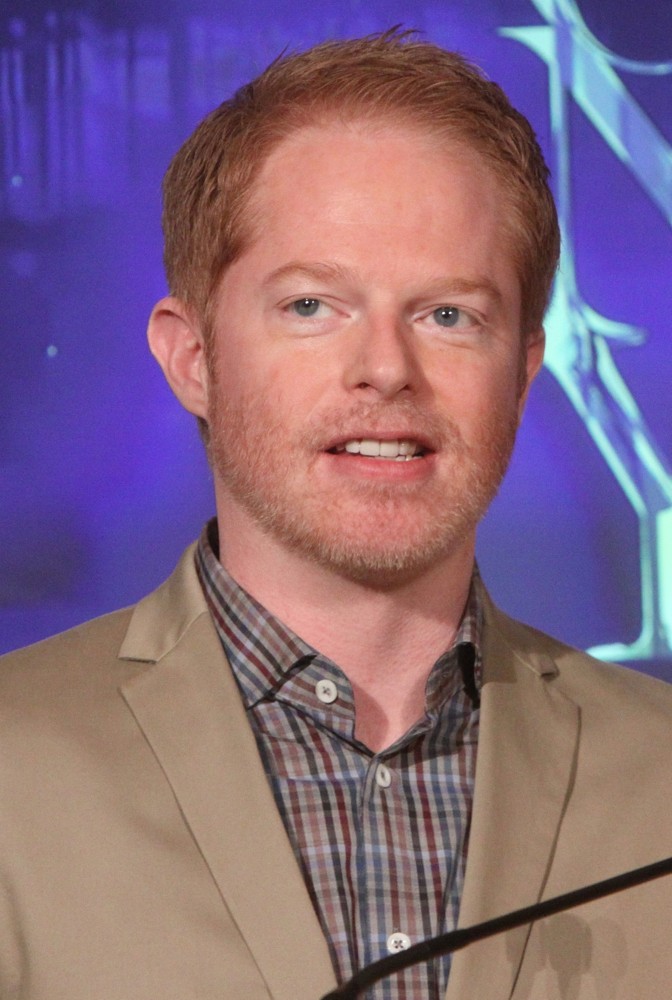 jesse-tyler-ferguson-2013-tony-awards-nominations-announcement-03.jpg