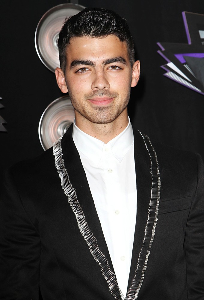 Joe Jonas Jonas Brothers 2011 MTV Video Music Awards Arrivals