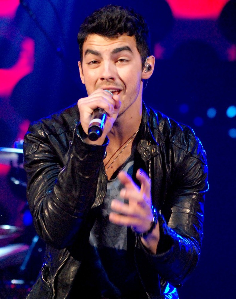 Joe Jonas - Wallpaper Actress