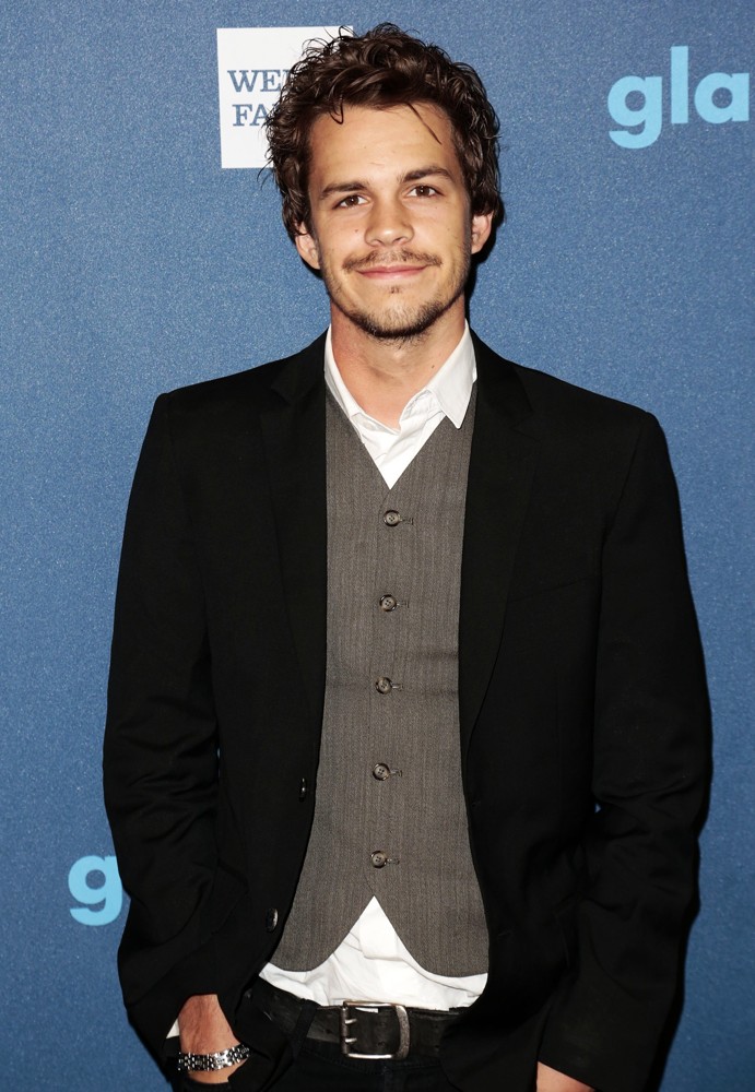 Johnny Simmons Johnny Simmons