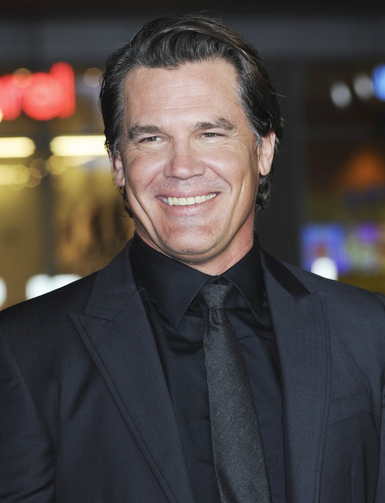 josh-brolin-premiere-everest-01.jpg