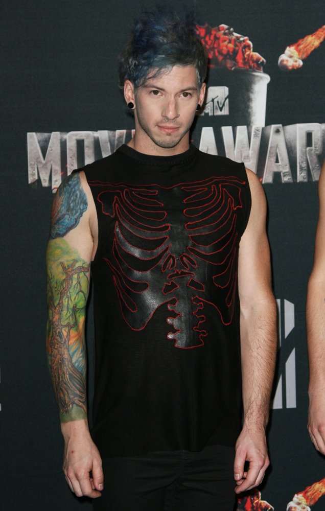 josh dun picture 8 mtv movie awards 2014 press room josh dun picture 8 mtv movie awards 2014 press room