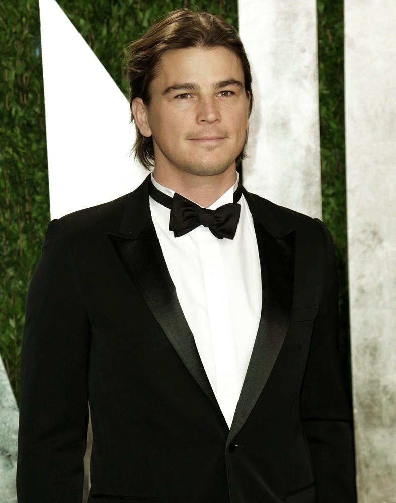 josh-hartnett-2013-vanity-fair-oscar-party-01.jpg