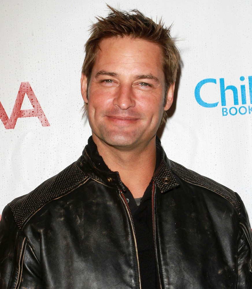 josh-holloway-2nd-annual-milk-and-bookies-story-time-celebration-02.jpg