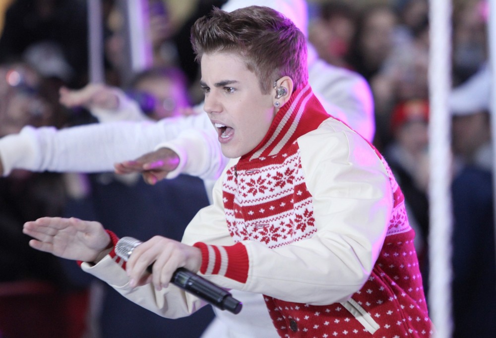 Video: Justin Bieber Forgets Ly...