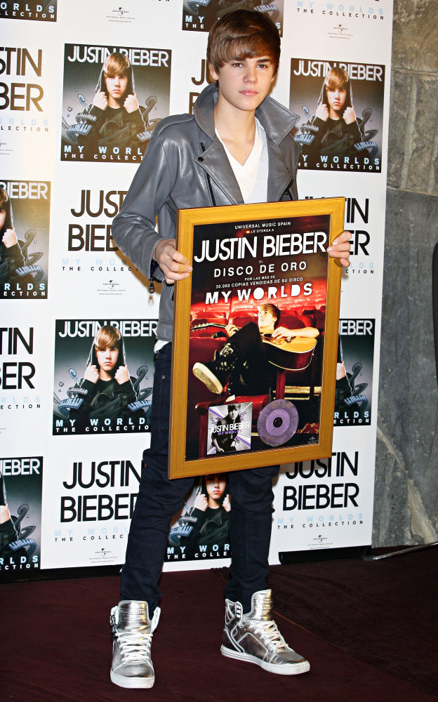 bieber collage 2011. ieber collage 2011. justin ieber collage. Justin Bieber