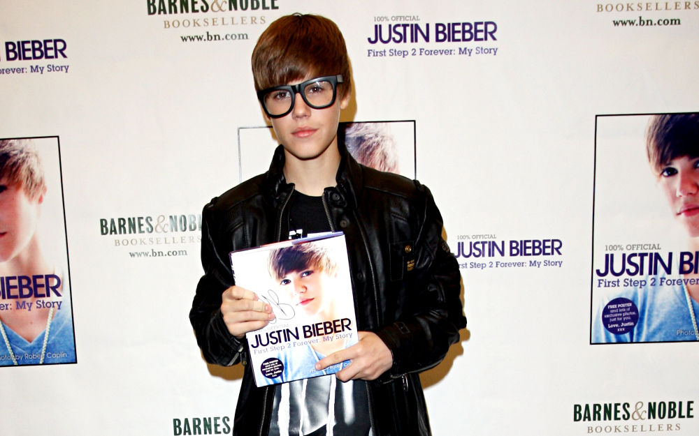 justin bieber book. Justin Bieber Book Signing