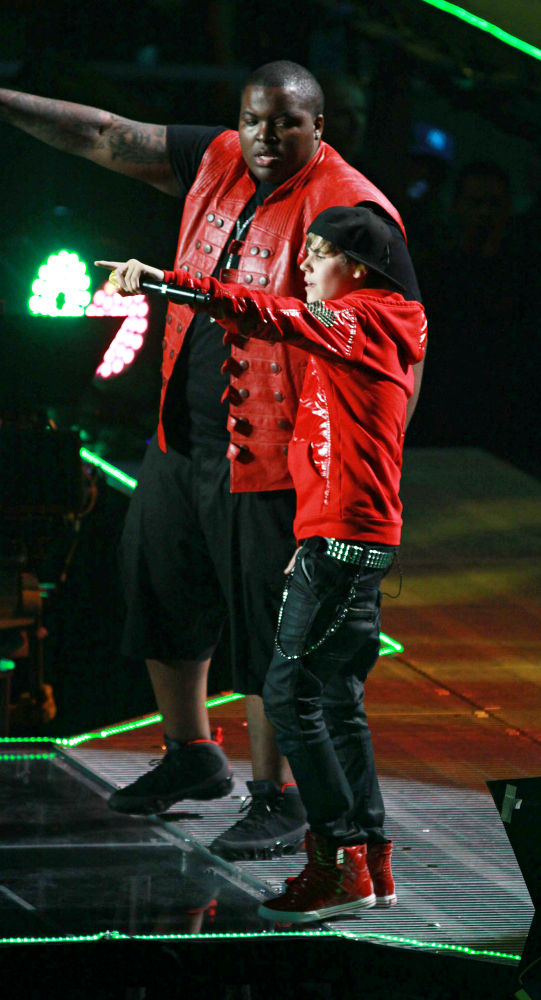 justin bieber my world tour 2011 outfit. Justin Bieber, Sean Kingston