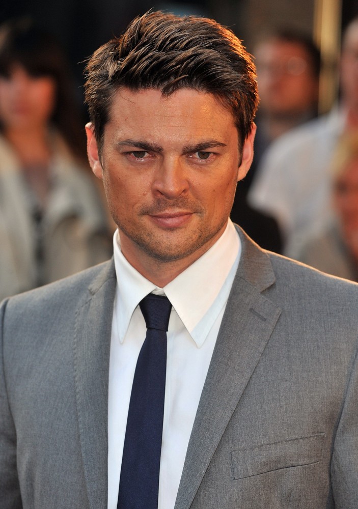 karl-urban-uk-premiere-star-trek-03.jpg