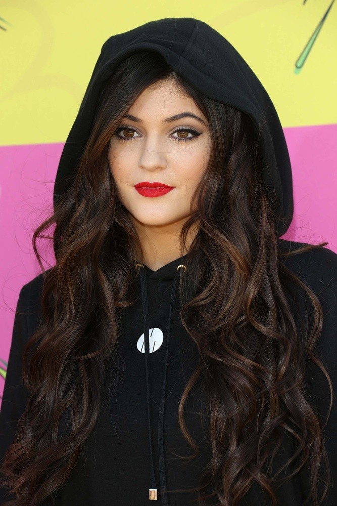 http://www.aceshowbiz.com/images/wennpic/kylie-jenner-26th-annual-kids-choice-awards-01.jpg