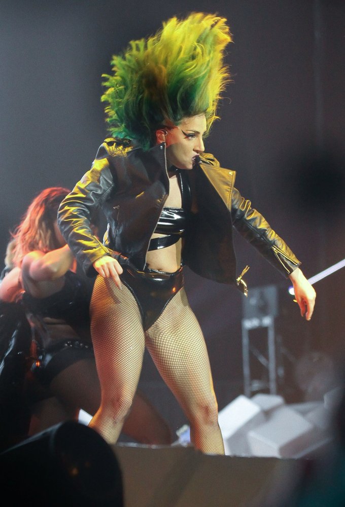 lady-gaga-performs-live-artrave-the-artp