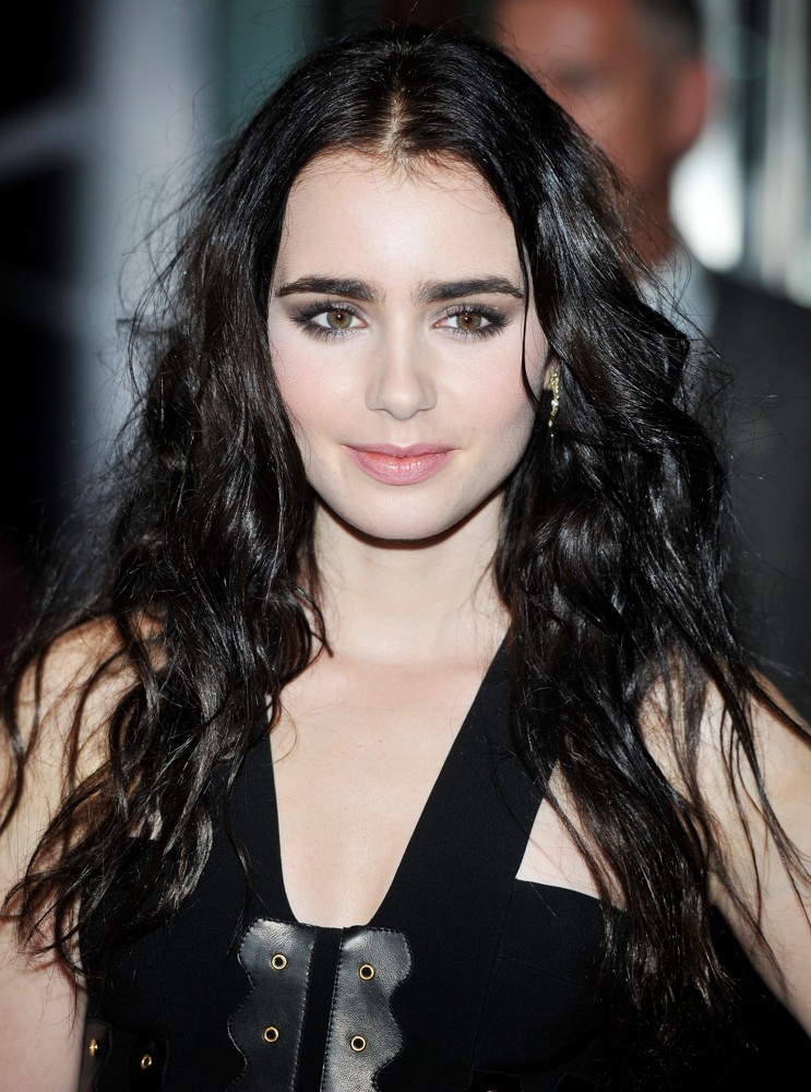 W Jakich Filmach Grała Lily Collins Lily Collins Picture 31 - Abduction - UK Film Premiere - Arrivals