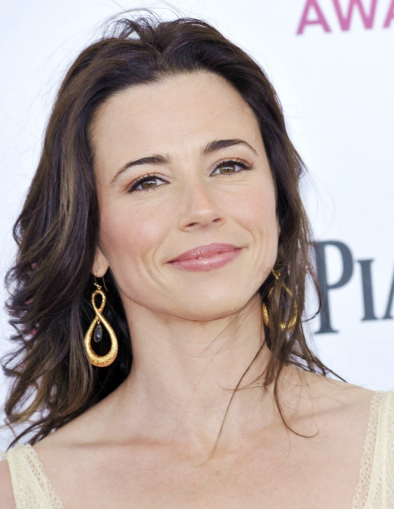 Linda Cardellini Net Worth