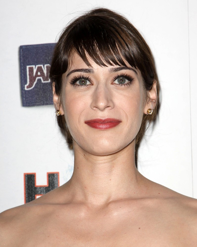 Lizzy Caplan - Wallpapers