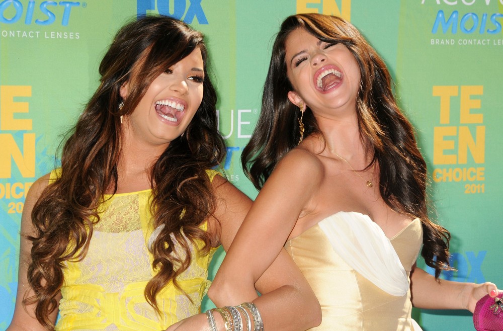 Demi Lovato Selena Gomez 2011 Teen Choice Awards