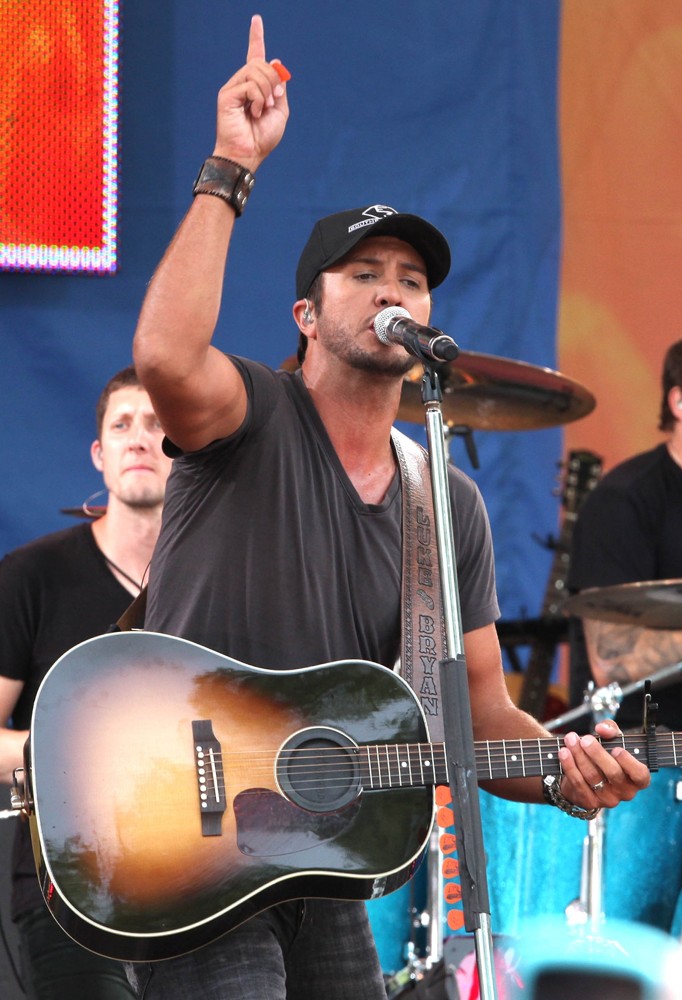 Luke Bryan Picture 40 Luke Bryan Performs Live as Part of Good