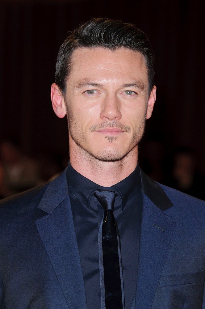 Luke Evans - Photo Set