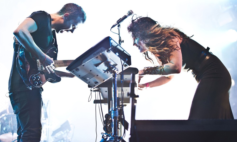 M83 Picture 21 - M83 Performing Live