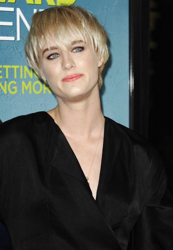 Mackenzie Davis Picture 3 Premiere of That Awkward Moment