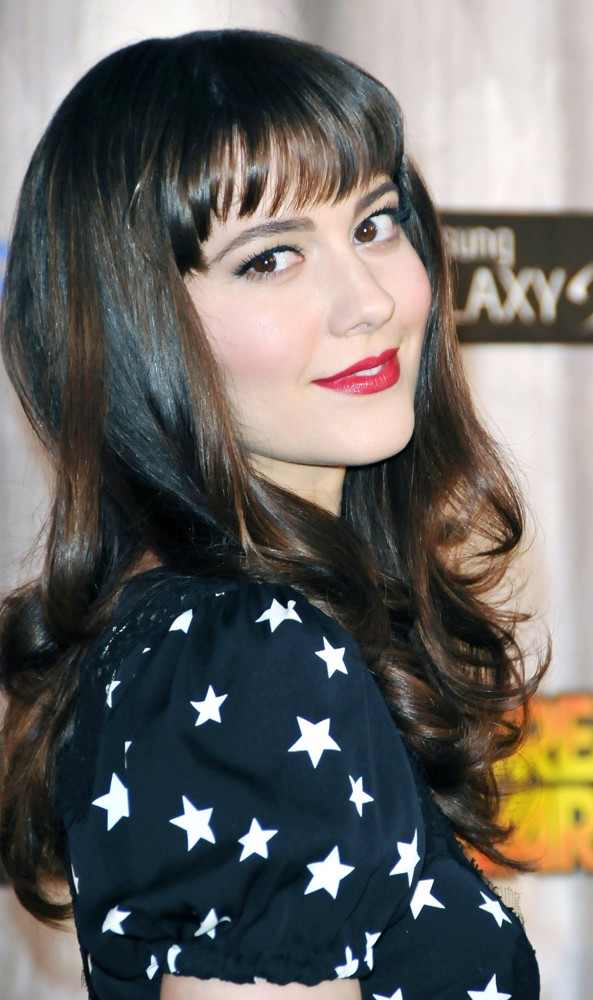 mary-elizabeth-winstead-scream-2011-awards-01.jpg