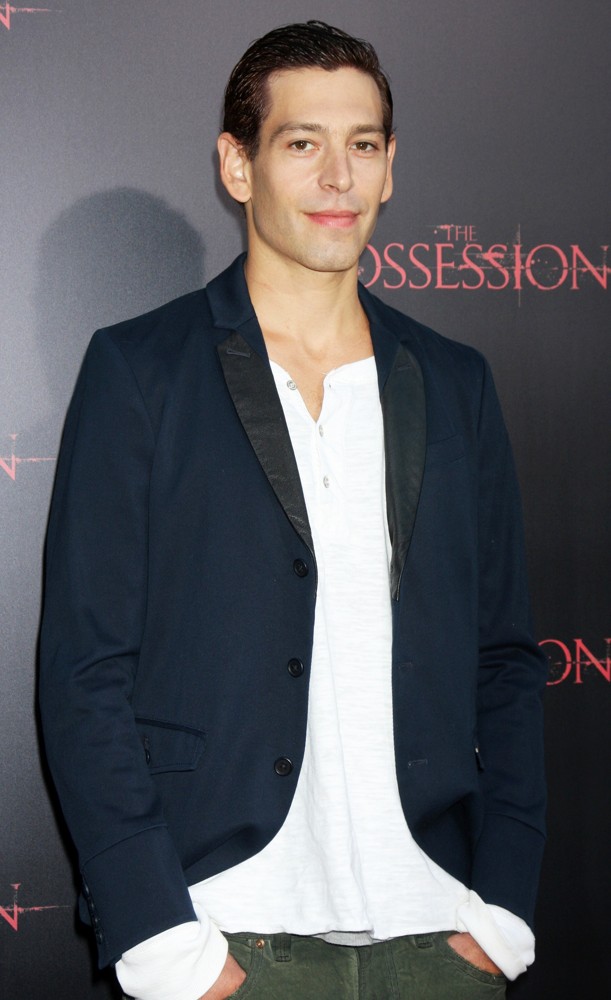 http://www.aceshowbiz.com/images/wennpic/matisyahu-premiere-the-possession-02.jpg