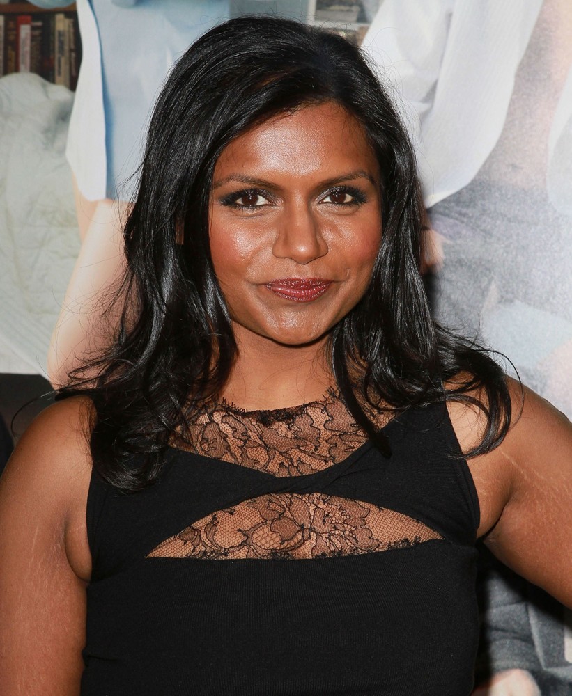 http://www.aceshowbiz.com/images/wennpic/mindy-kaling-premiere-no-strings-attached-01.jpg