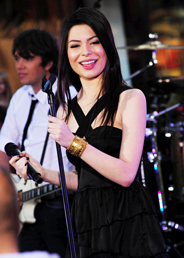 Miranda Cosgrove - Wallpaper Actress