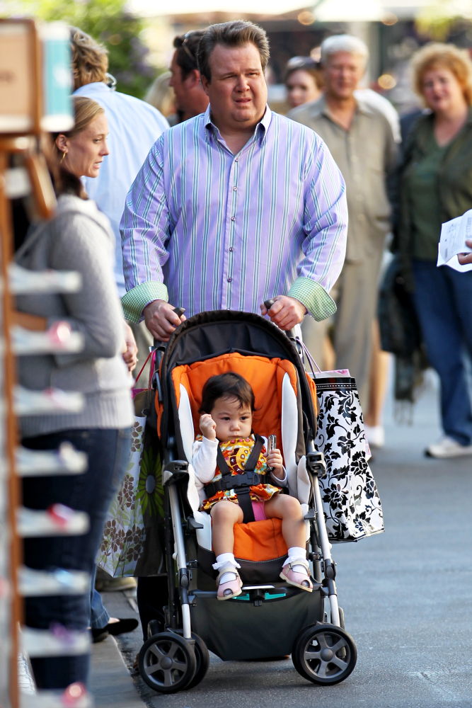 Ella Hiller Picture 1 Filming ABC's 'Modern Family' on Location