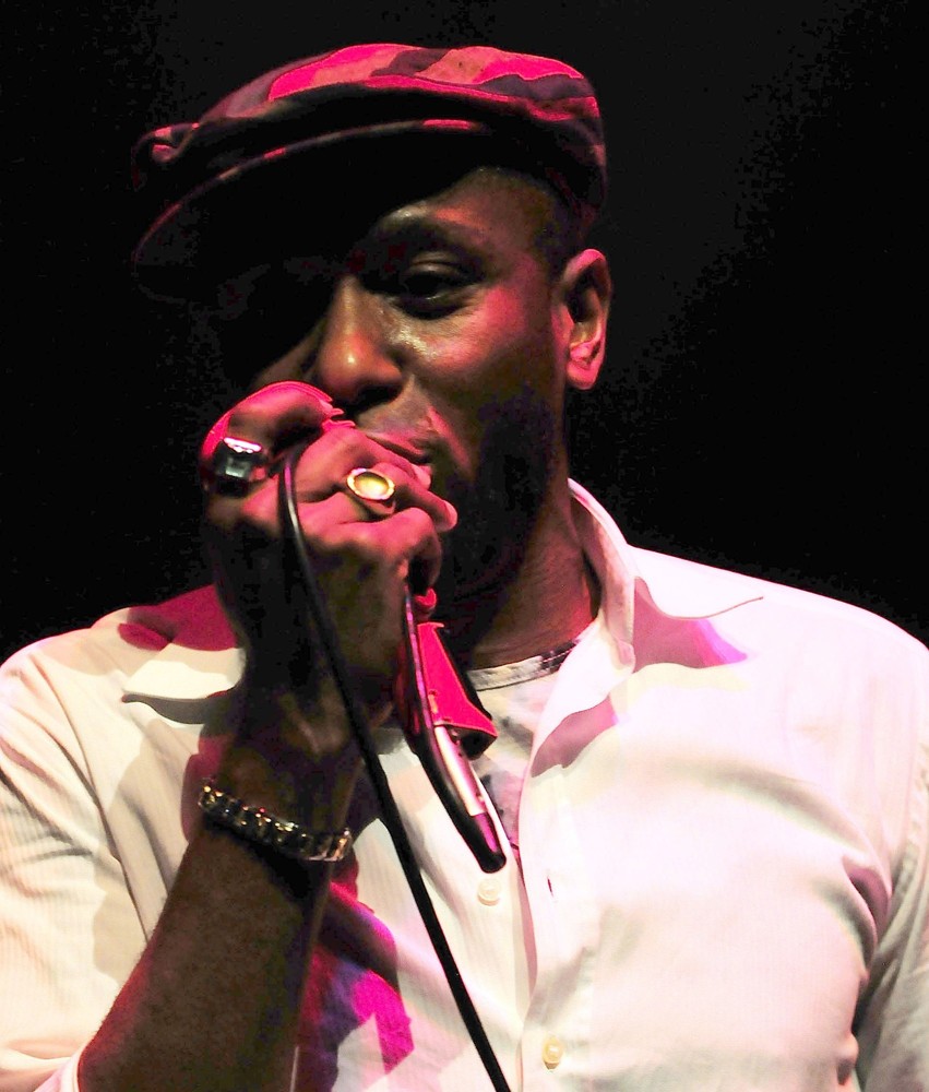 Yasiin Bey performs with The Legendary Roots Crew at The Roots Picnic (Video)