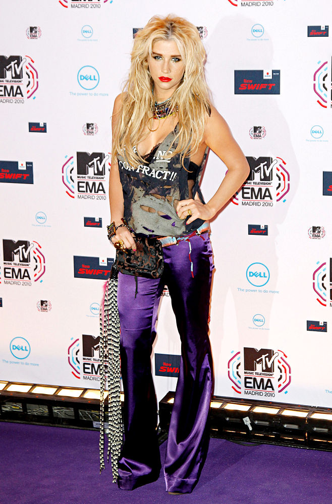 mtv_ema_arrivals_015_wenn3084818.jpg