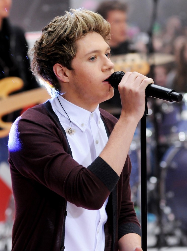 http://www.aceshowbiz.com/images/wennpic/niall-horan-one-direction-performing-today-show-02.jpg