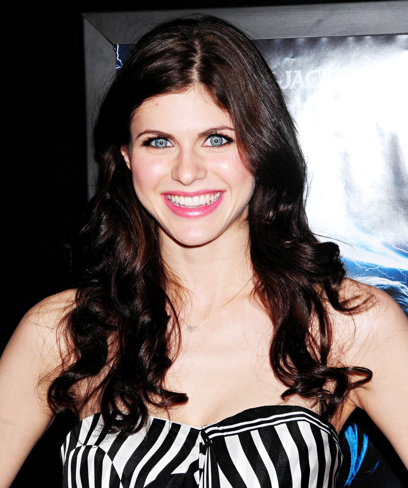 Alexandra Daddario - Wallpaper Hot