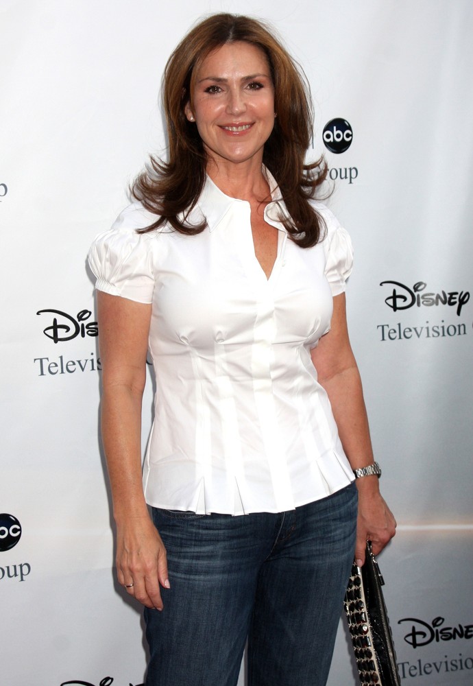 Peri Gilpin Net Worth