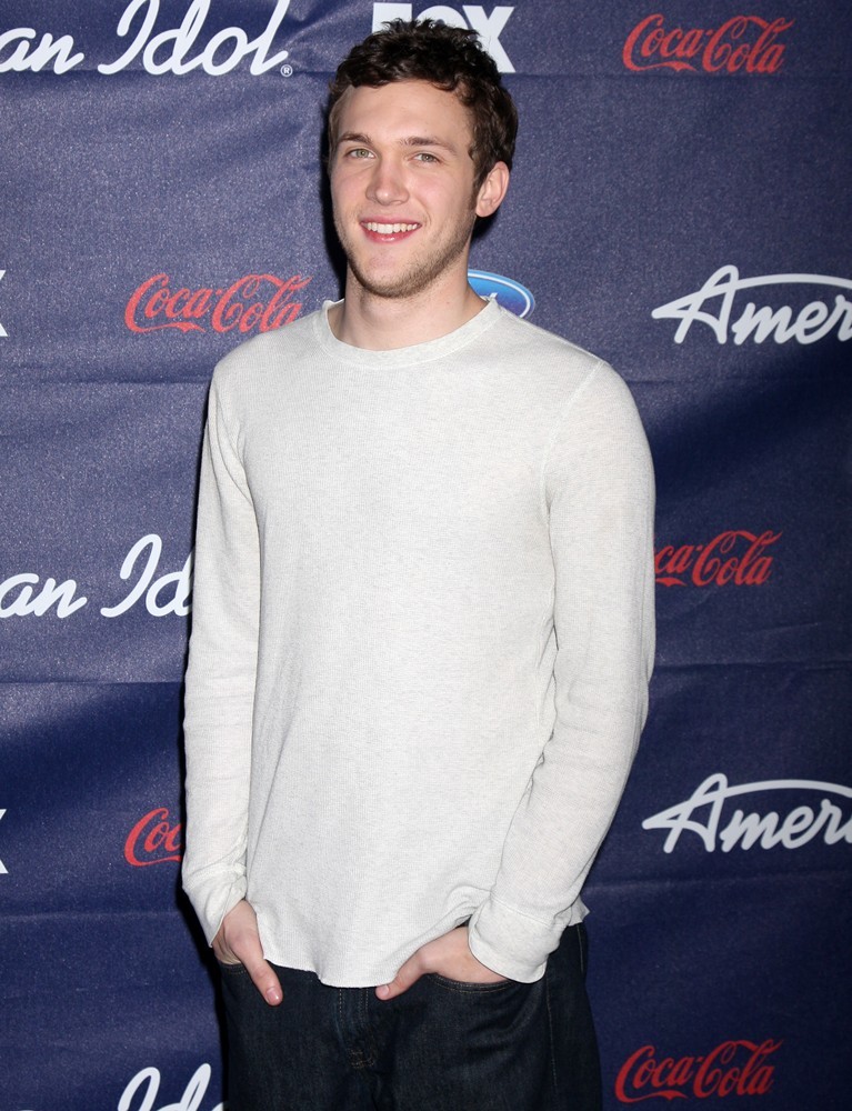 http://www.aceshowbiz.com/images/wennpic/phillip-phillips-american-idol-season-11-top-13-01.jpg