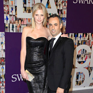 Lara Stone, Francisco Costa in 2010 CFDA Fashion Awards - Arrivals
