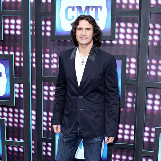 2010 CMT Music Awards Blue Carpet Arrivals
