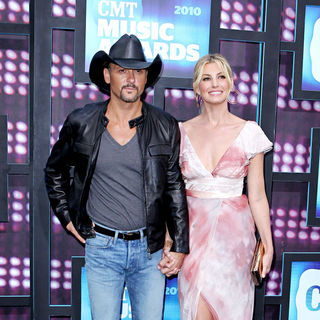 Tim McGraw in 2010 CMT Music Awards Blue Carpet Arrivals - CMT_awards_006_wenn2881728