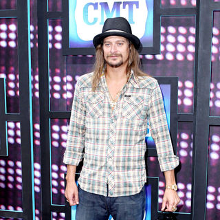 2010 CMT Music Awards Blue Carpet Arrivals