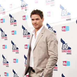 Kellan Lutz in 2010 VH1 Do Something Awards