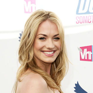Yvonne Strahovski in 2010 VH1 Do Something Awards