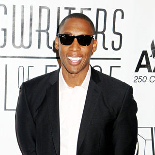 Raphael Saadiq in 2010 Songwriters Hall of Fame Awards - Arrivals - Songwriters_Hall_of_Fame_Awards_13_wenn2892819