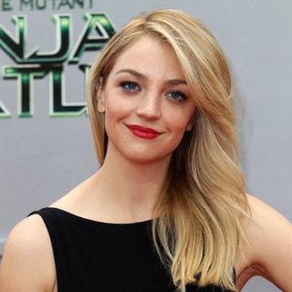 Actress Abby Elliott attends Paramount Pictures Teenage 