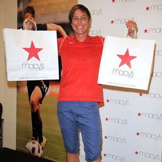 Abby Wambach in The U.S. Women's National Soccer Team Appears at Macy's Town Center Mall