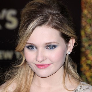 Abigail Breslin in Los Angeles Premiere of New Year's Eve