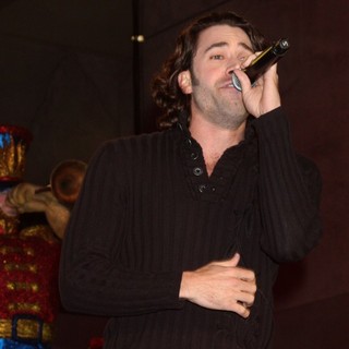 Ace Young in Hollywood and Highland Tree Lighting Concert 2010
