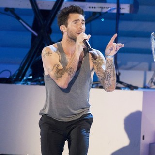 Adam Levine, Maroon 5 in 2011 Victoria's Secret Fashion Show - Performance