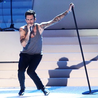 Adam Levine, Maroon 5 in 2011 Victoria's Secret Fashion Show - Performance